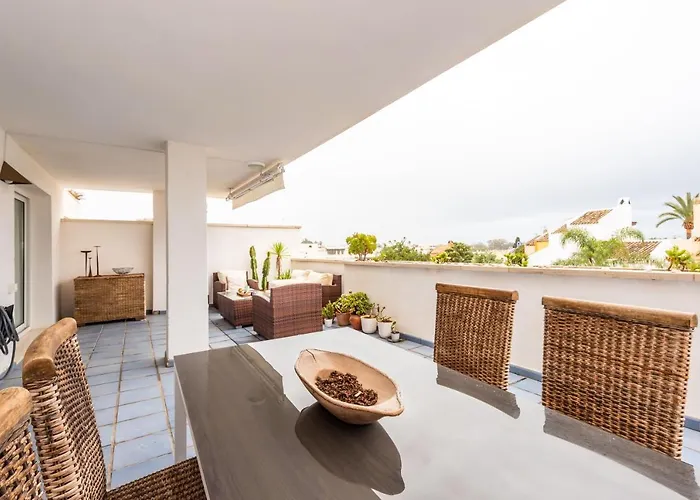 Altos De Banus Iii アパート *