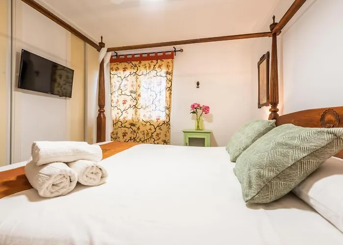 Altos De Banus Iii アパート